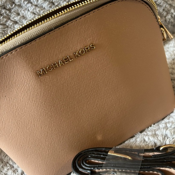 Hand Bag - Picture 3 of 7